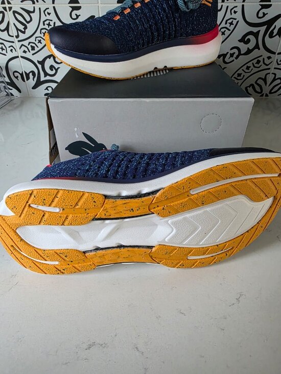 New Rabbit Dream Chaser Men\'s size 9.5 running shoes Beacon Blue Dive